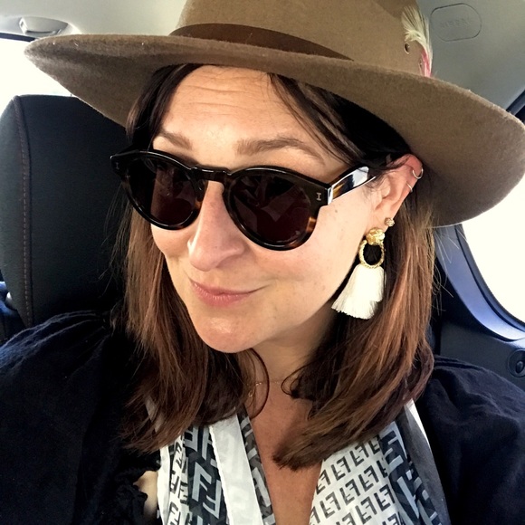 Meet your Posher, Jillian - Picture 2 of 2